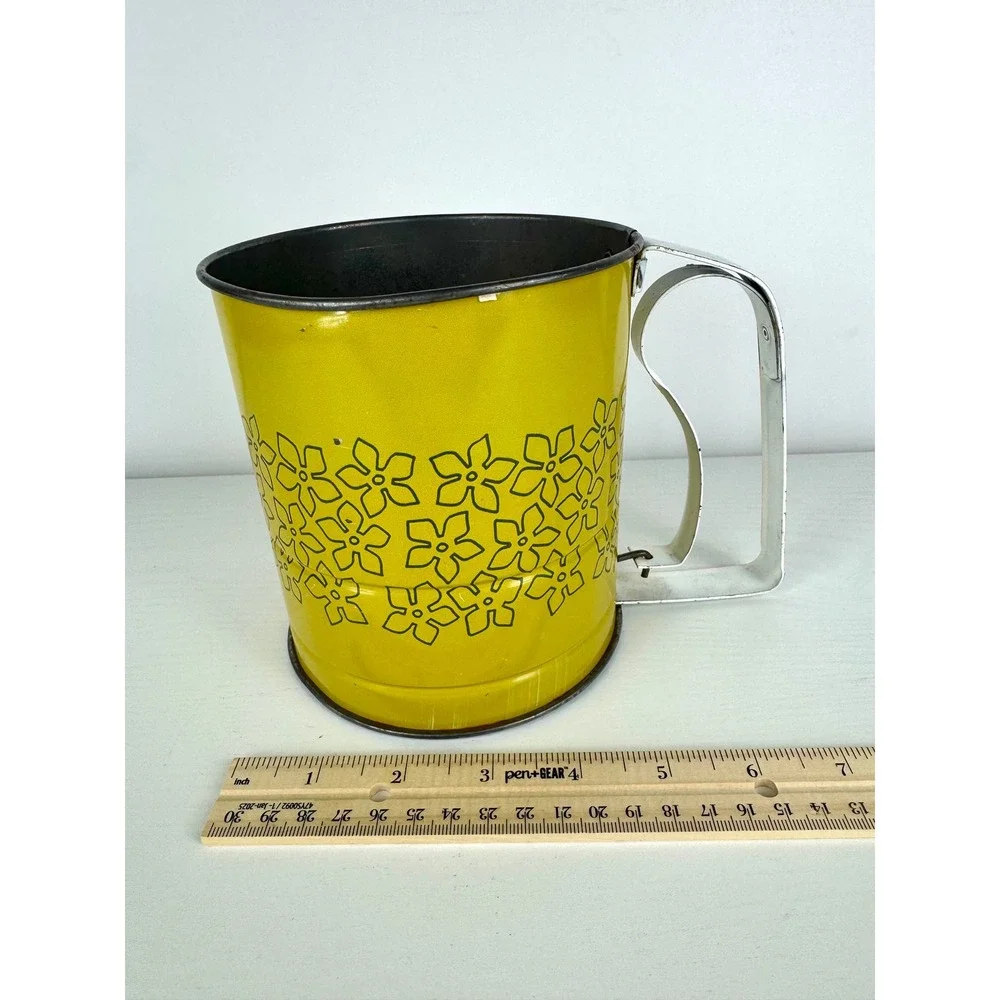 Vintage Androck Yellow Daisy Flour Sifter Retro Farmhouse Kitchen Decor USA Boho